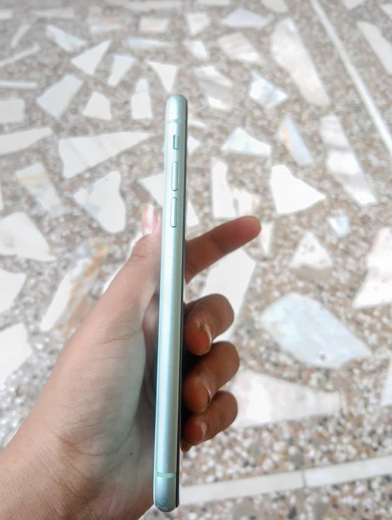 apple iPhone 11 2