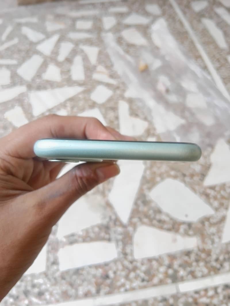 apple iPhone 11 3