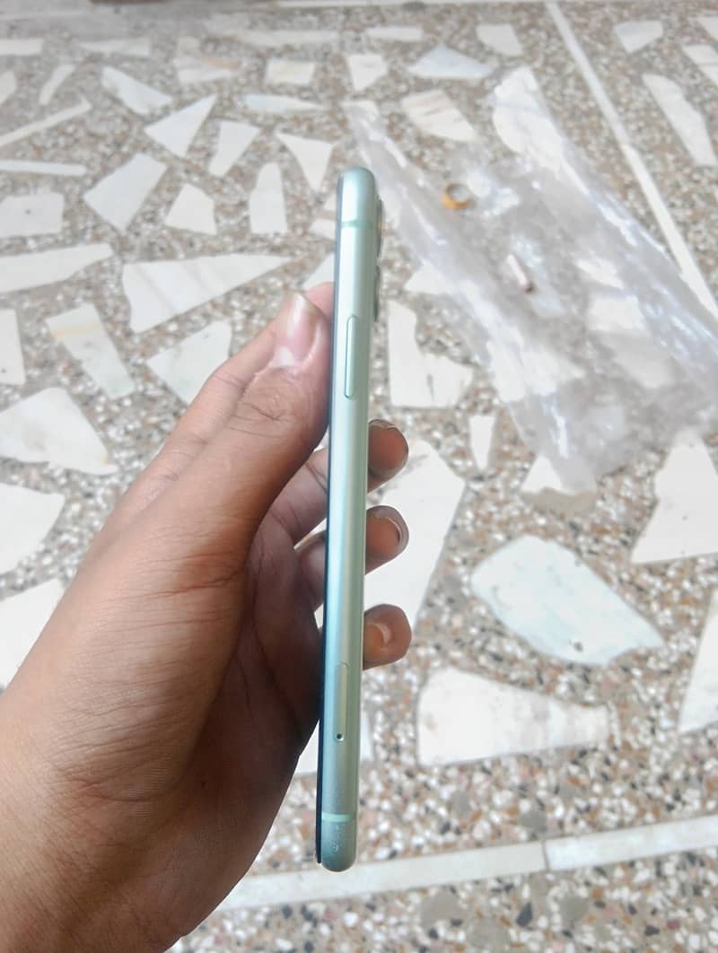 apple iPhone 11 4