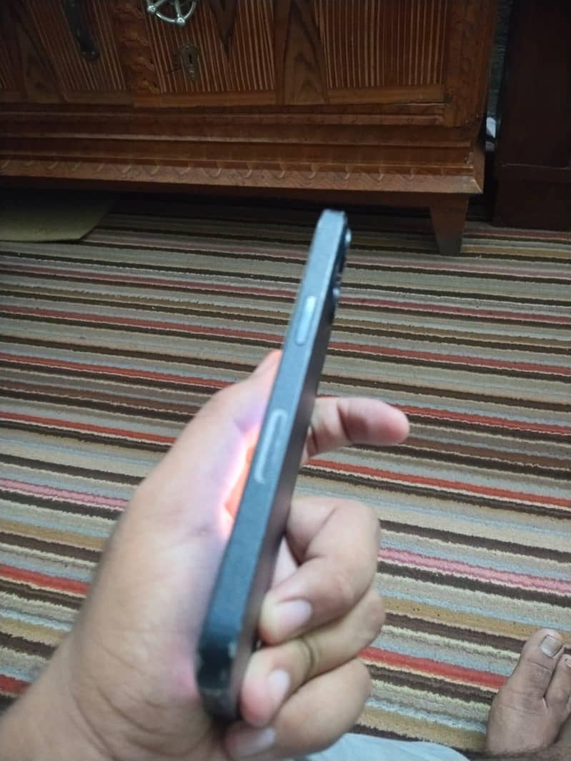 Apple iPhone 13 2