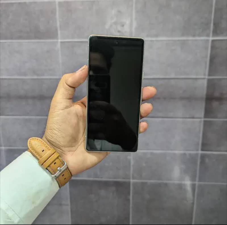Google Pixel 7a water pack 1