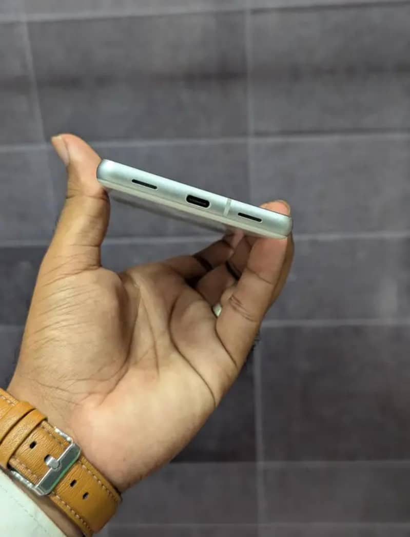 Google Pixel 7a water pack 2