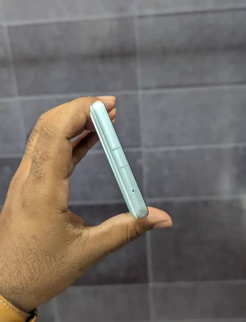 Google Pixel 7a water pack 3