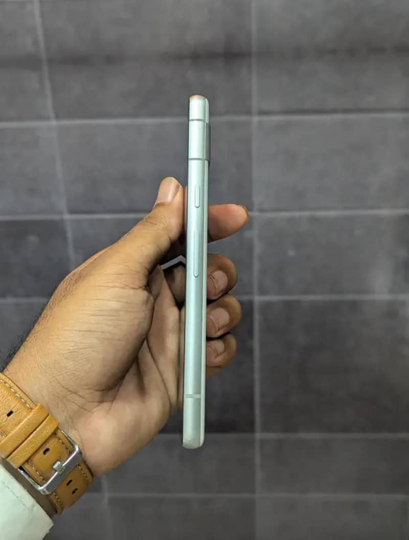 Google Pixel 7a water pack 5