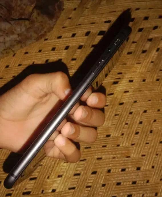 Apple iPhone 8 Plus 4
