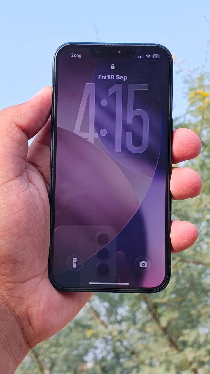 Apple iPhone 13 2
