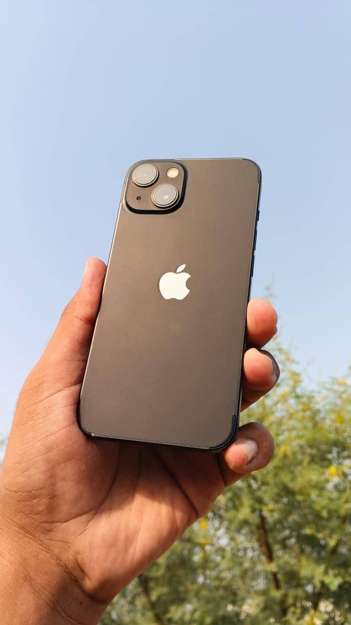 Apple iPhone 13 5