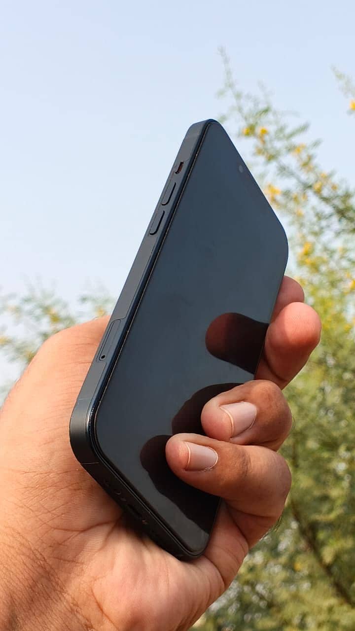 Apple iPhone 13 6