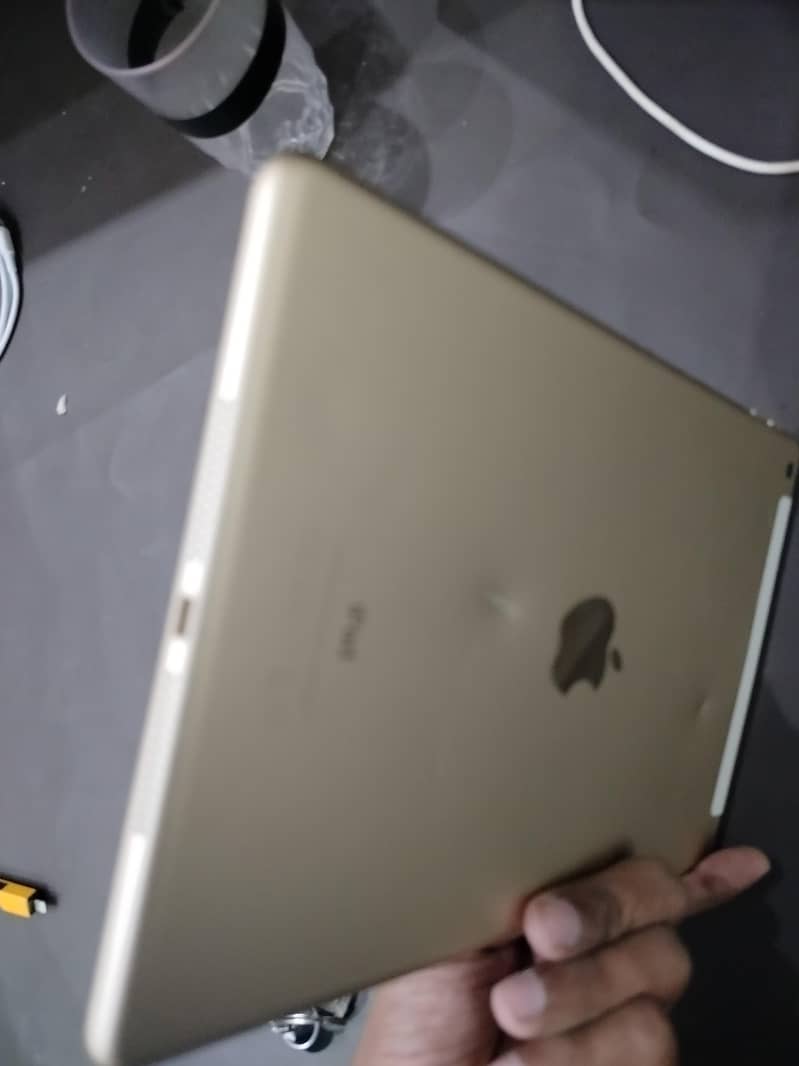 iPad 5th generation 32gb 0
