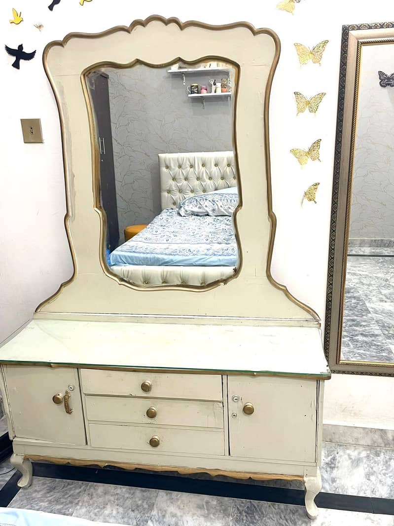 Dressing Table 0