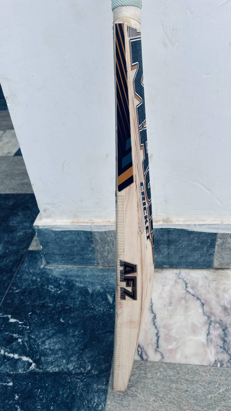white bat 3