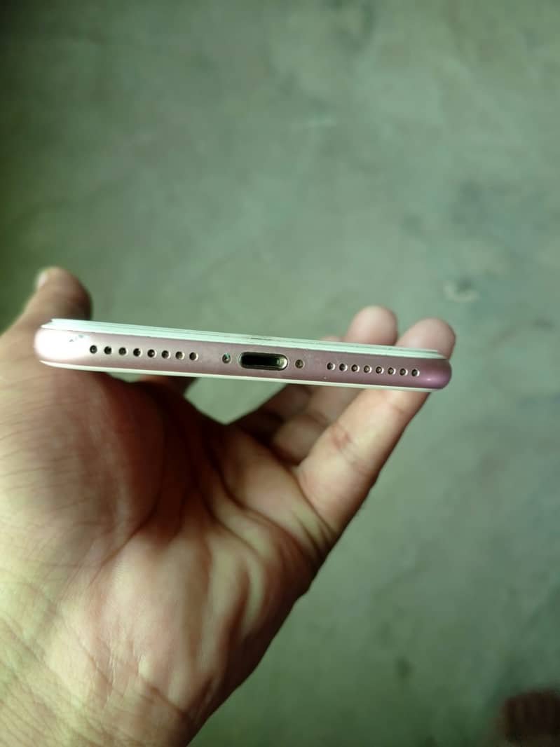 Apple iPhone 7 Plus 3