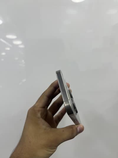 Apple iPhone 16 Pro