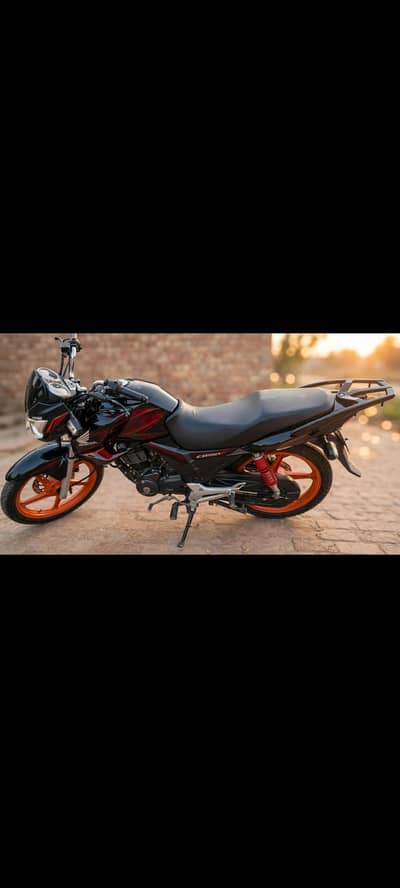 Honda CB 150F 2020 -Black beauty - Orange rims -Genuine 44km home used
