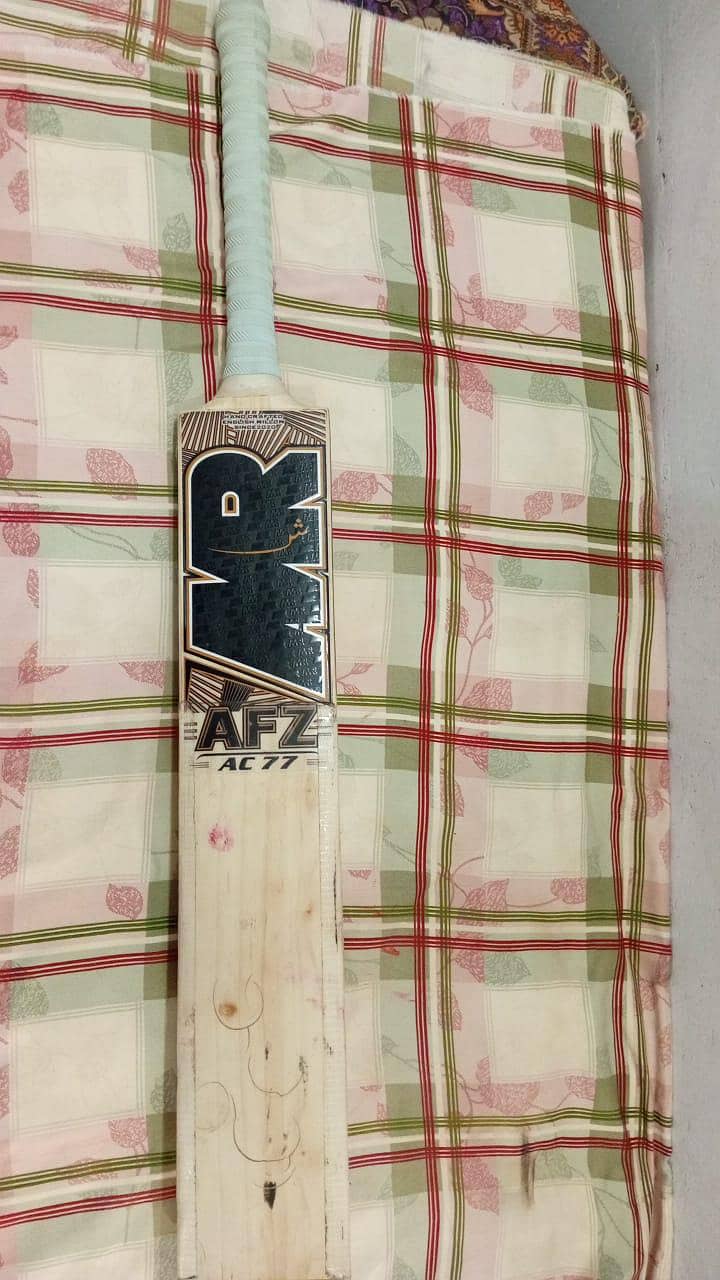 white bat 8