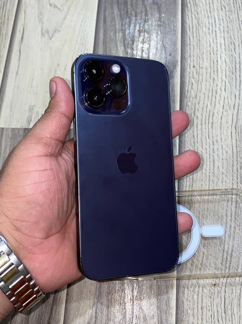 Apple iPhone 14 Pro Max 1