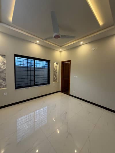 25*40 4 marla brandnew house available for sale in G-14/2 Islamabad
