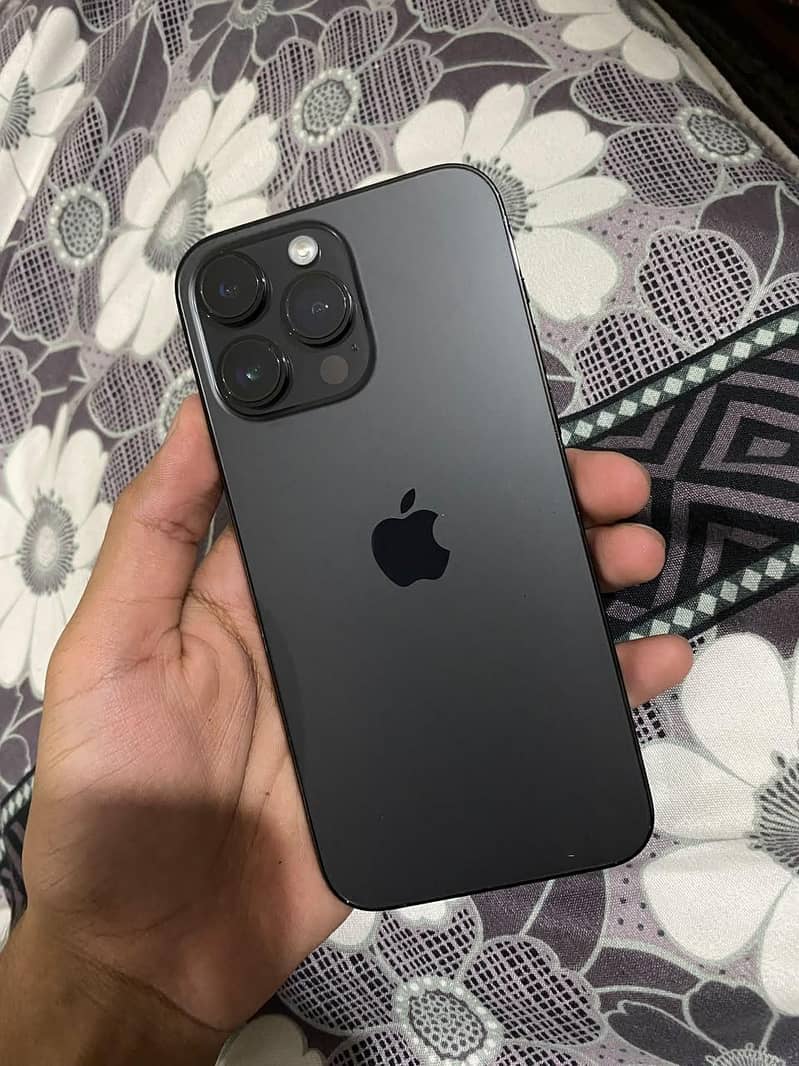 Apple iPhone 14 Pro Max 1