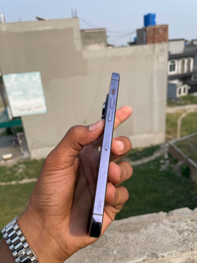 Apple iPhone 14 Pro Max 1