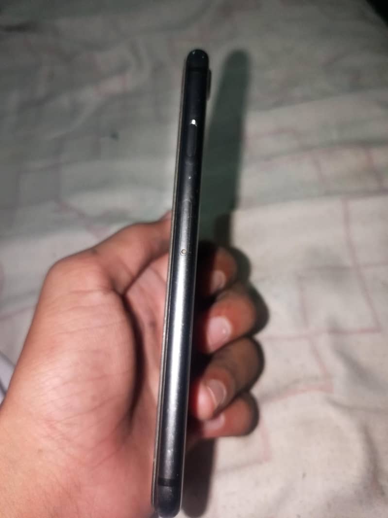 Apple iPhone 8 1