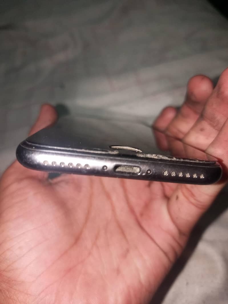 Apple iPhone 8 3