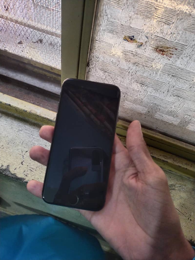 Apple iPhone 8 6