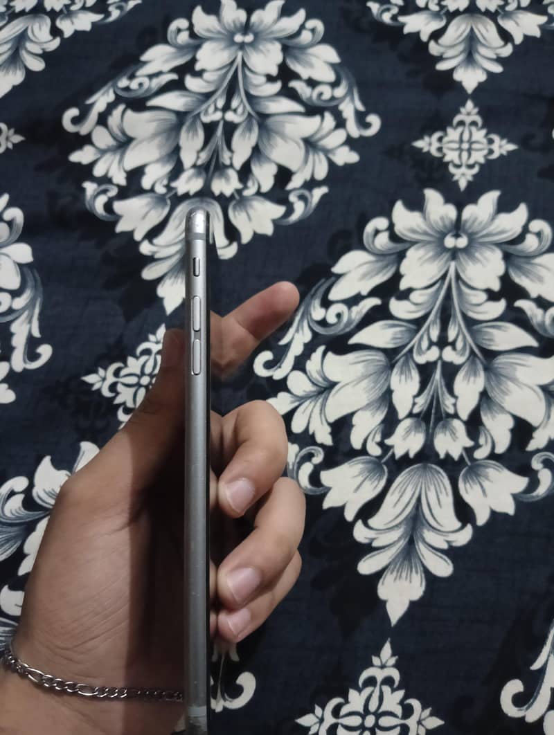 Apple iPhone 6S Plus 4