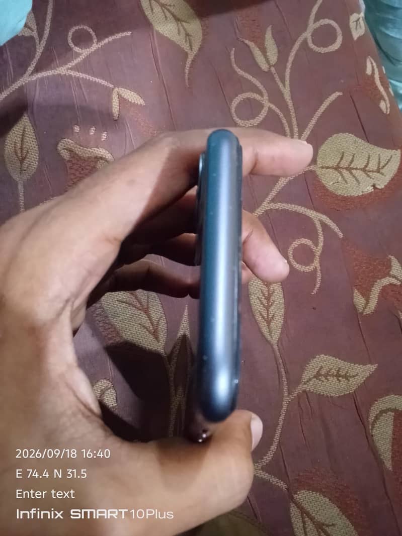 Apple iPhone 11 4