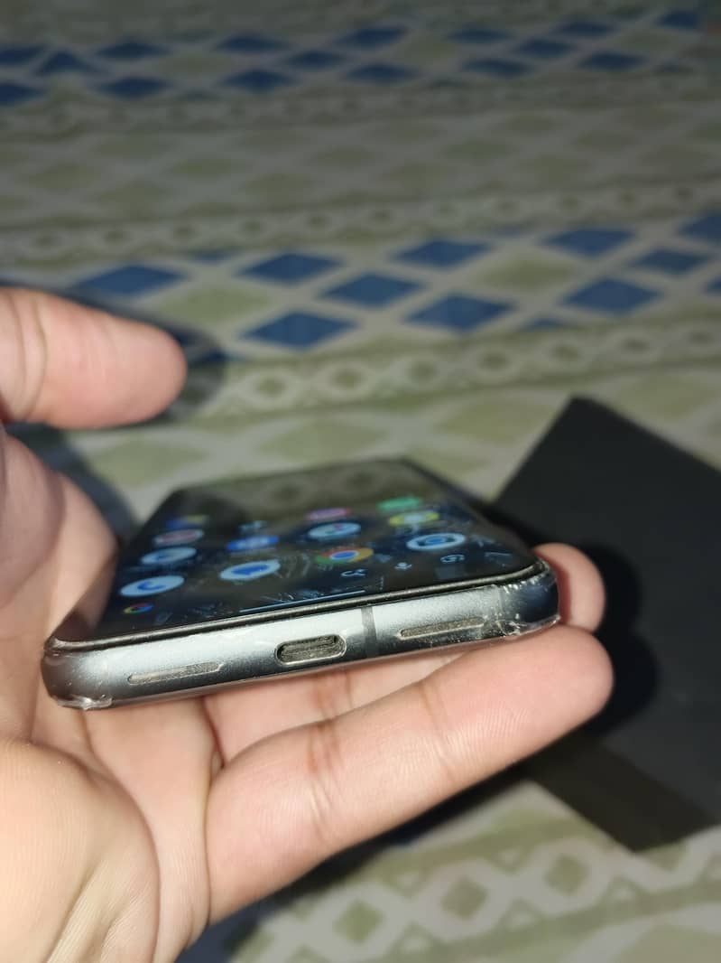 Google Pixel 8 4