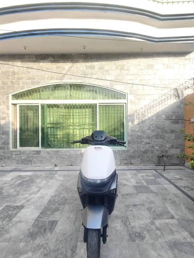 Scooti Evee S1 in good condition