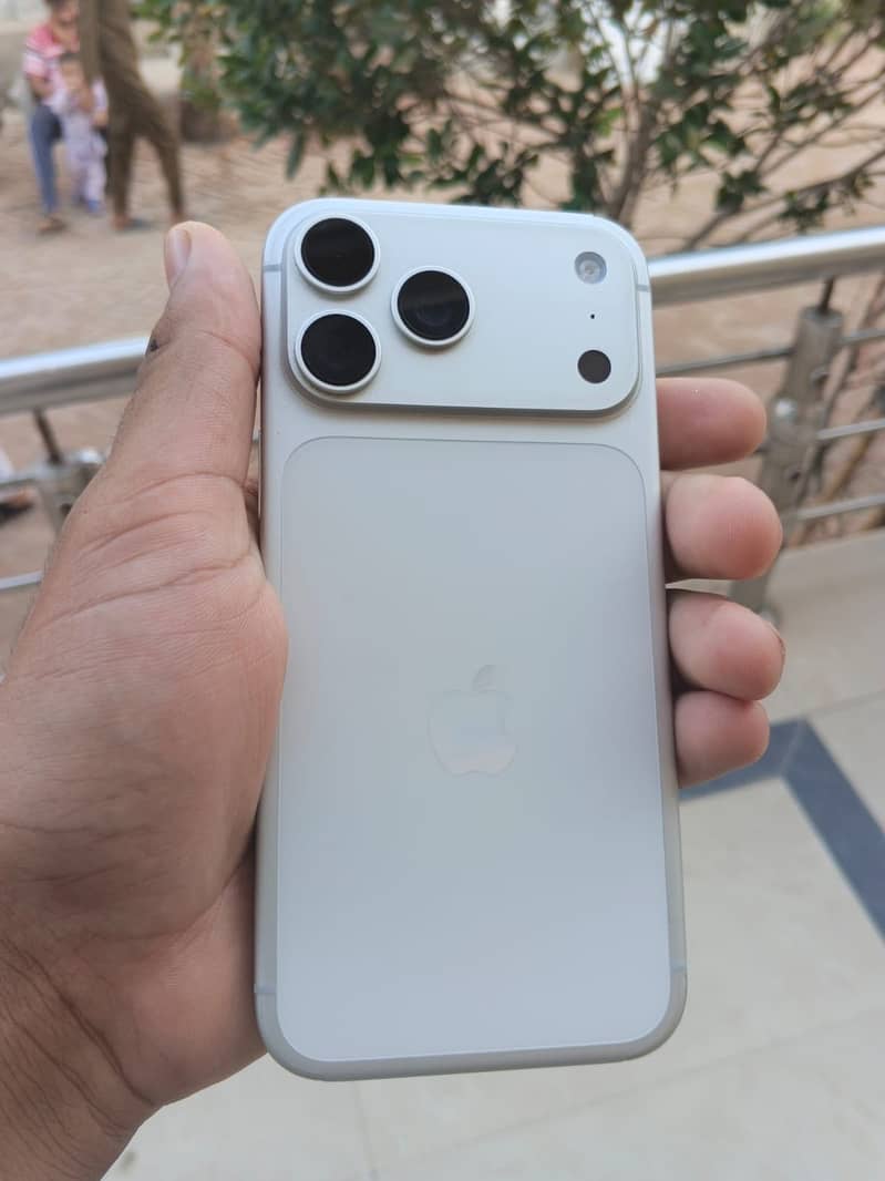 Apple iPhone 17 Pro Max 6