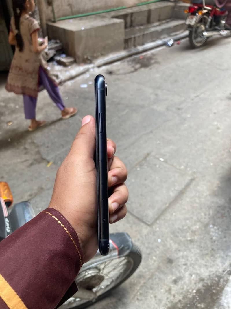 Apple iPhone XR 2