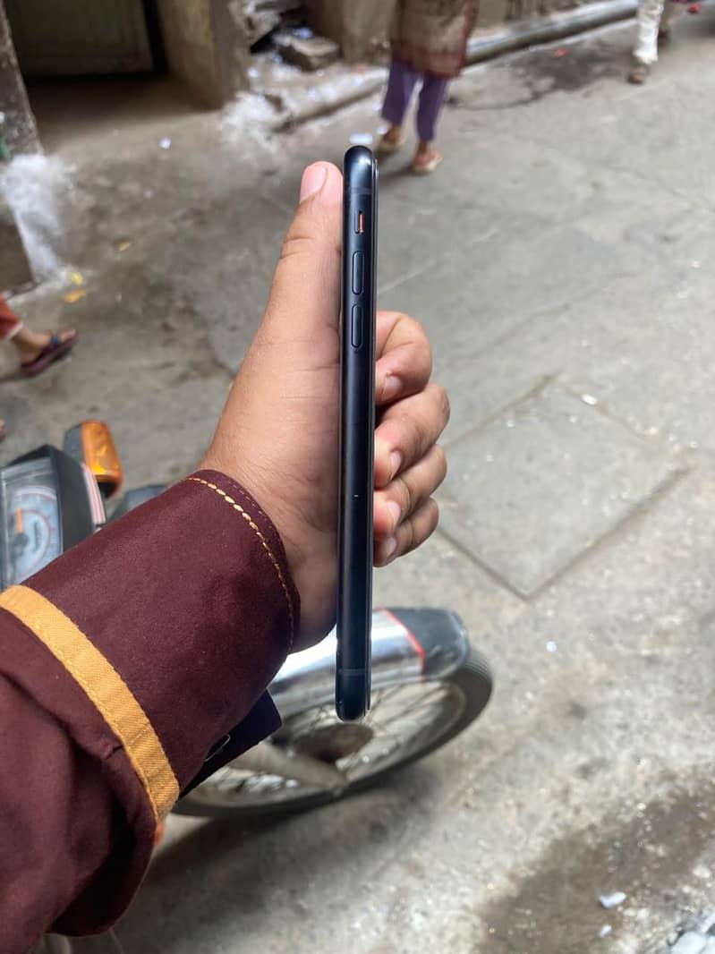 Apple iPhone XR 3