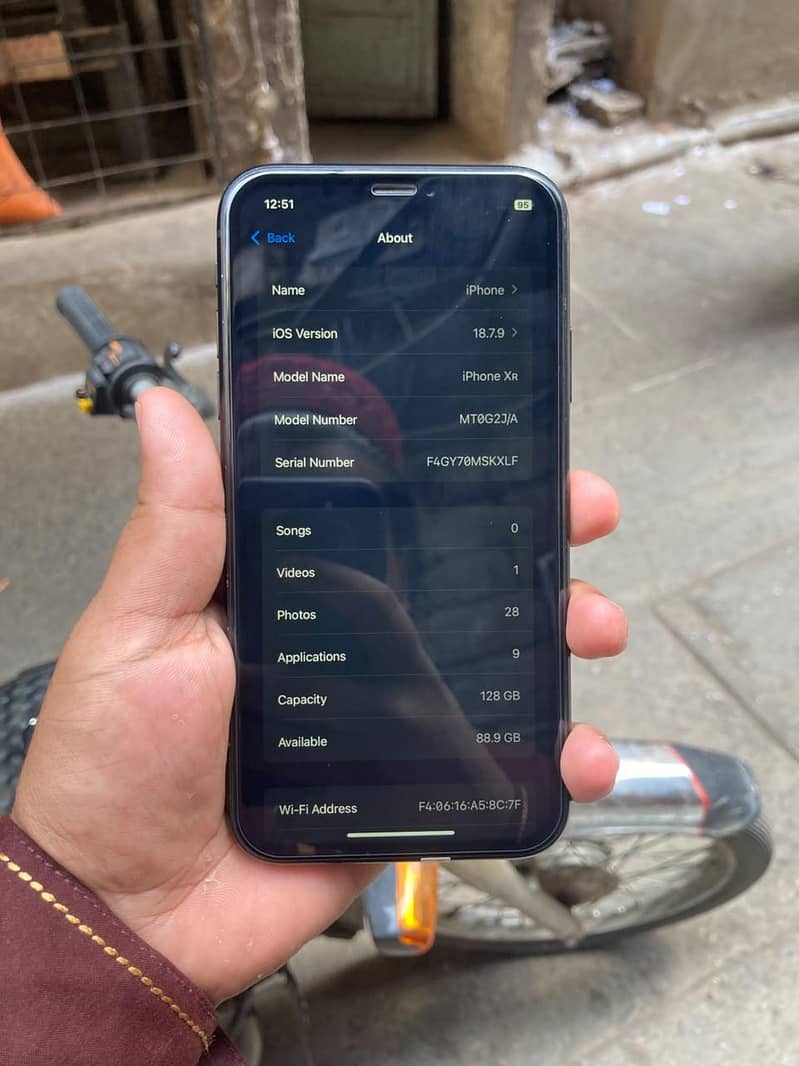 Apple iPhone XR 4