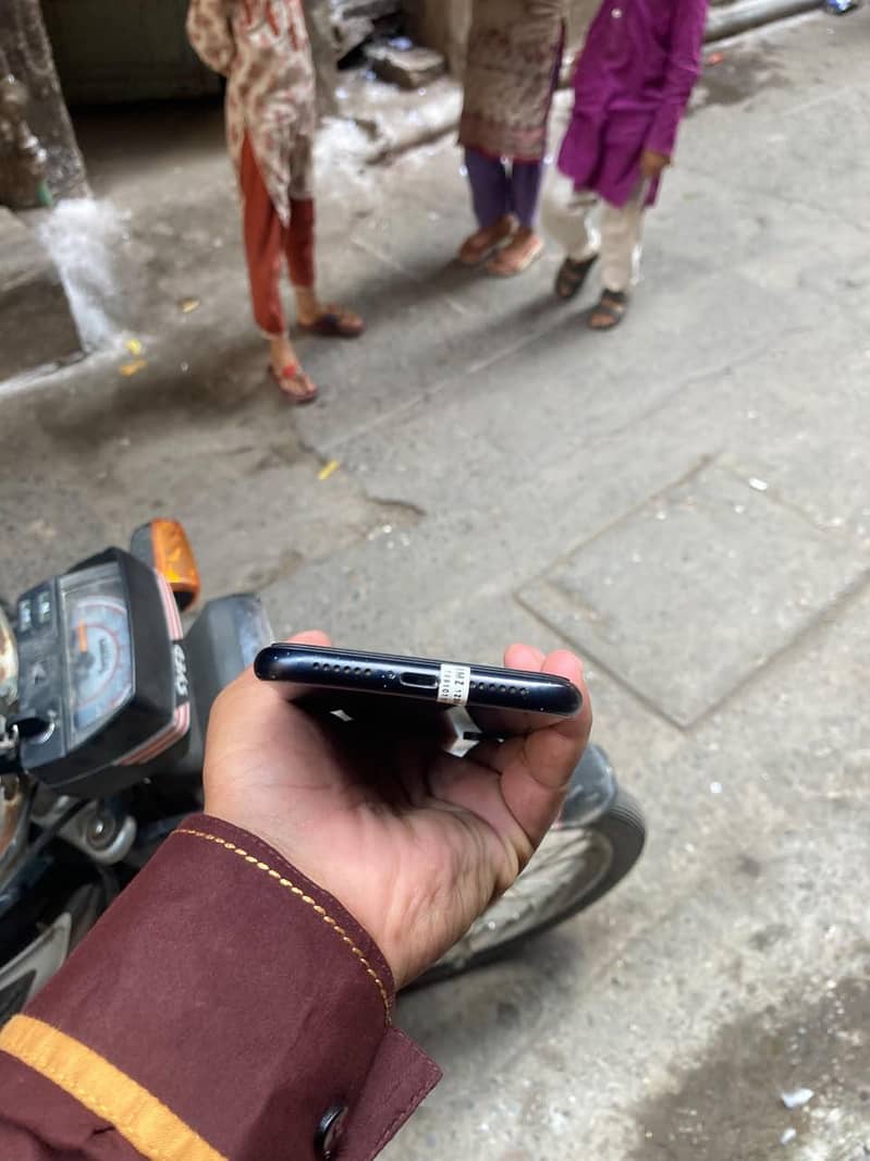 Apple iPhone XR 6