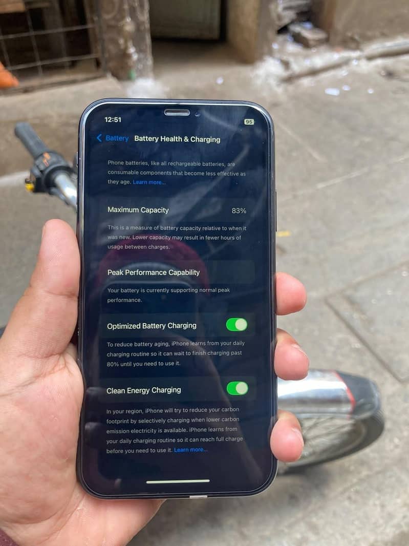 Apple iPhone XR 7