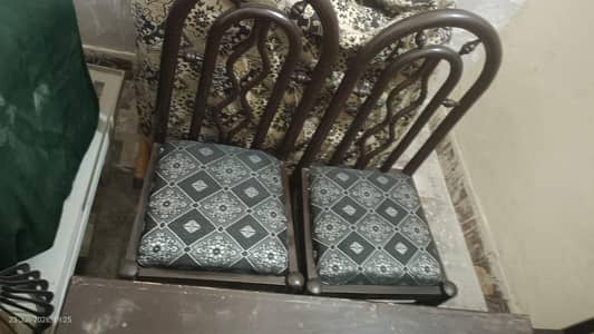 4 seater dining table