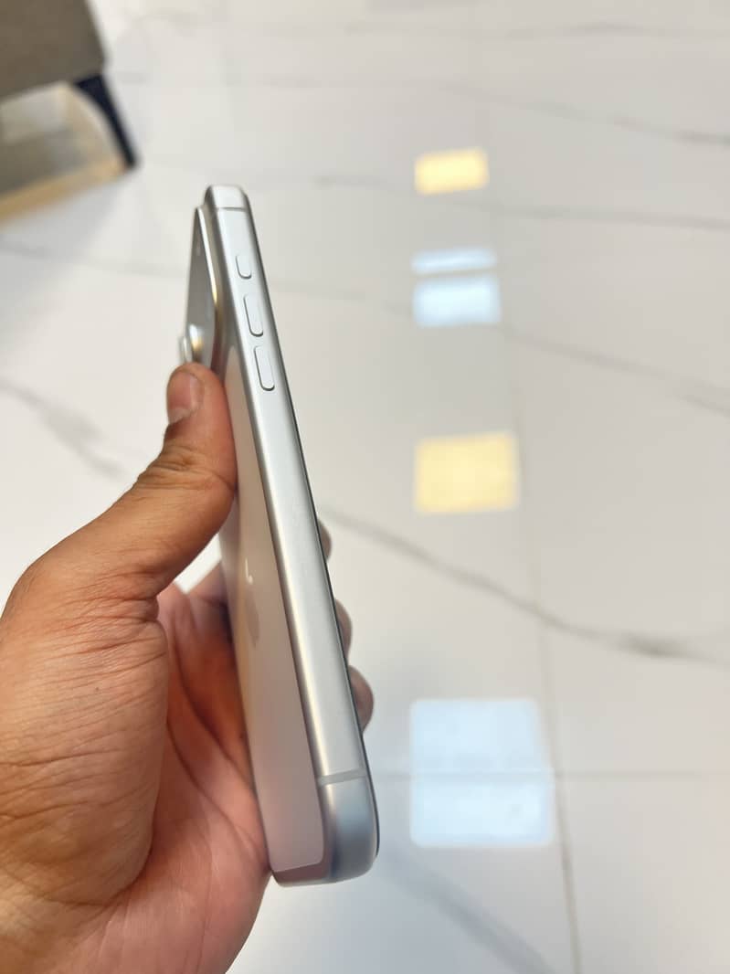 Apple iPhone 17 Pro Max 6