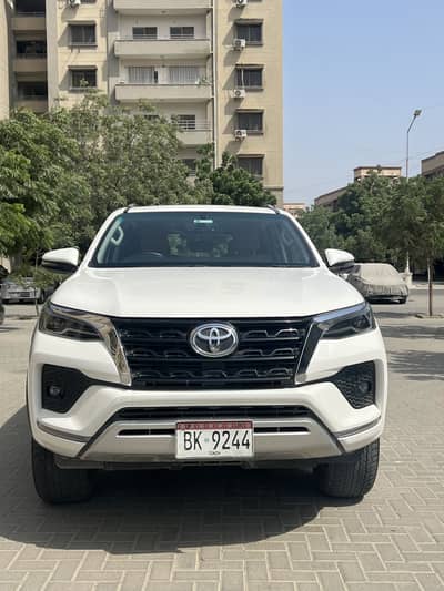 Toyota Fortuner V 2022