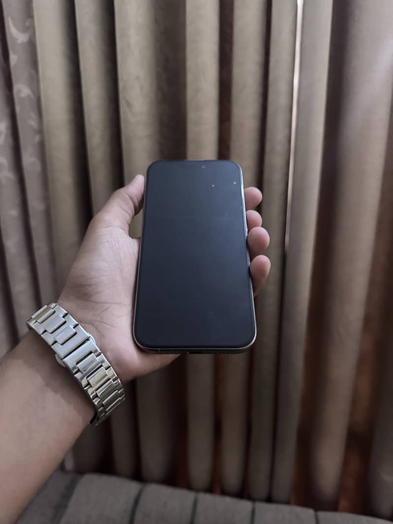 Apple iPhone 15 Pro 3