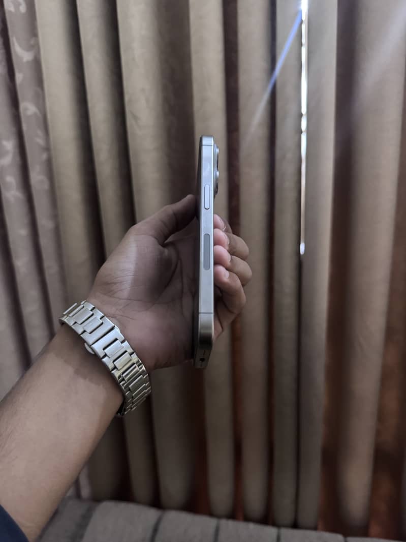 Apple iPhone 15 Pro 4