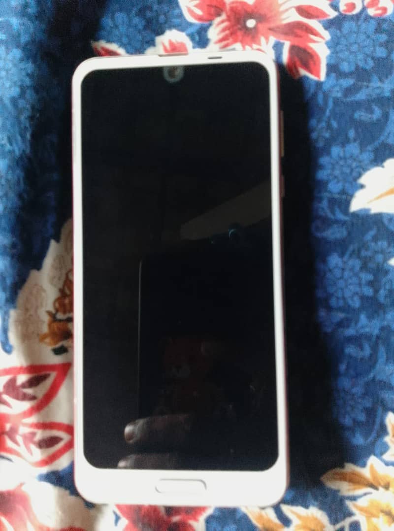 Sharp Aquos R2 0