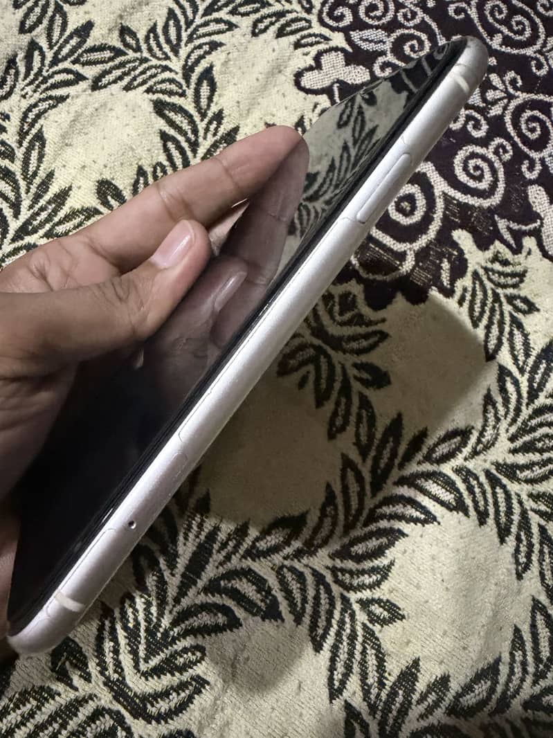Apple iPhone 11 5