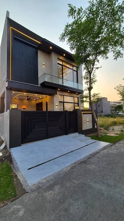 Dha Phase 8 Block-W 1-Kanal Plot Available For Sale In Very Reasonable Price Surrounding Houses Near Park Near Main Broadway Road Prime Location Ideal For Investment