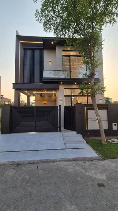 Dha Phase 7 Block Y 1-Kanal Plot Available For Sale In Reasonable Price Main 150 Ft Kee Back Prime Location Ideal For Investment Near McDonald'S Dha Raya