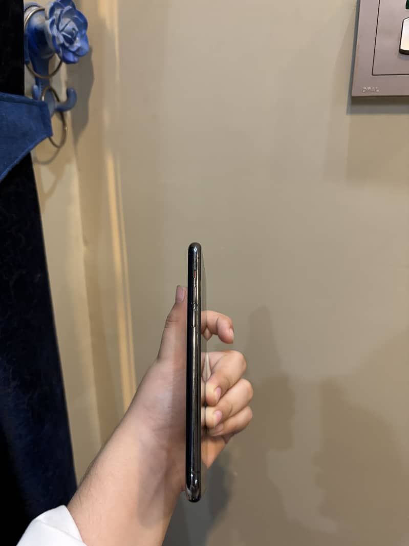 Apple iPhone 11 Pro 1
