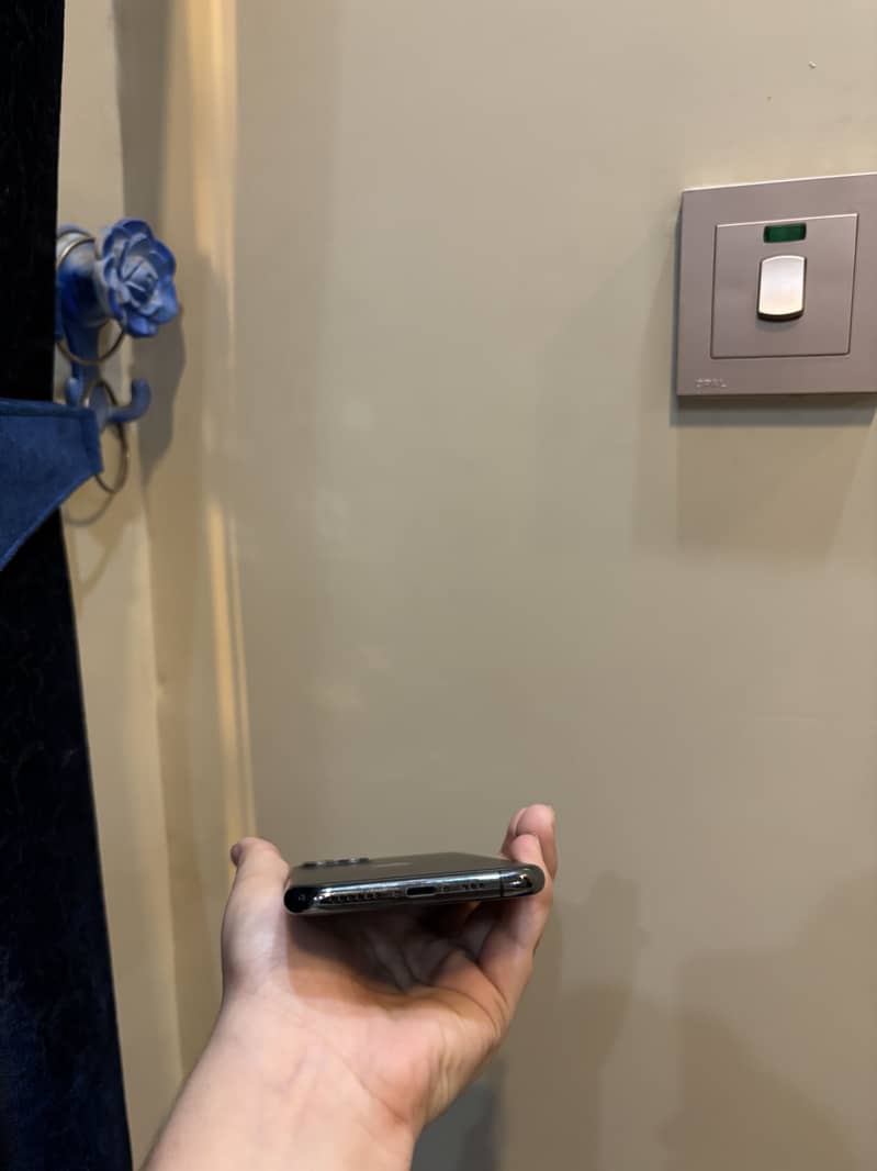 Apple iPhone 11 Pro 2