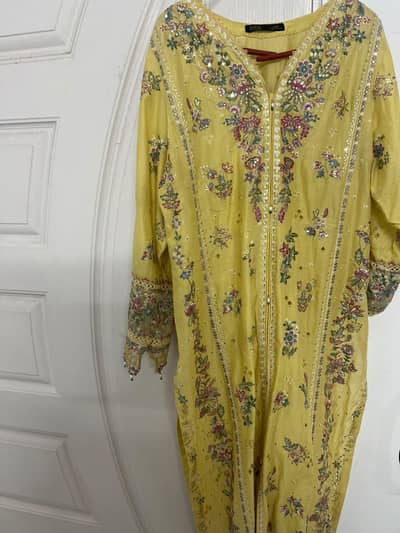 dress is one time used and 3 pc selling at half price from brand batik
