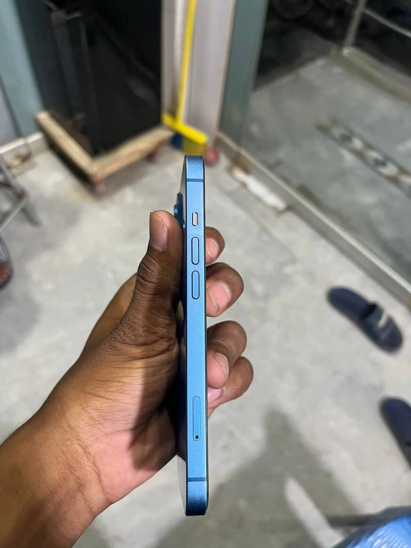 Apple iPhone 13 2