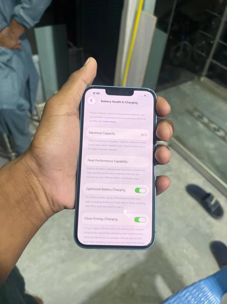 Apple iPhone 13 4